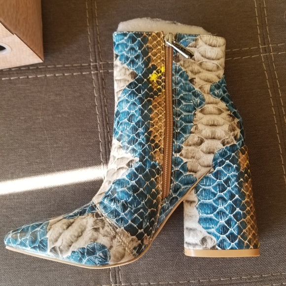 1 left!!! Cape Robin Multi Colored Snake Booties - Picture 5 of 7